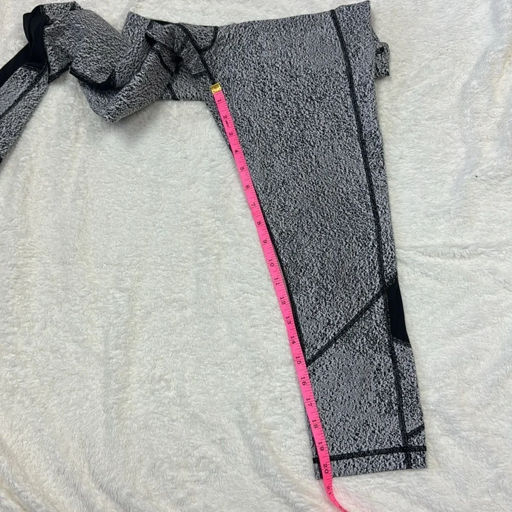 Lululemon Athletica Black and Gray Patterned Leggings